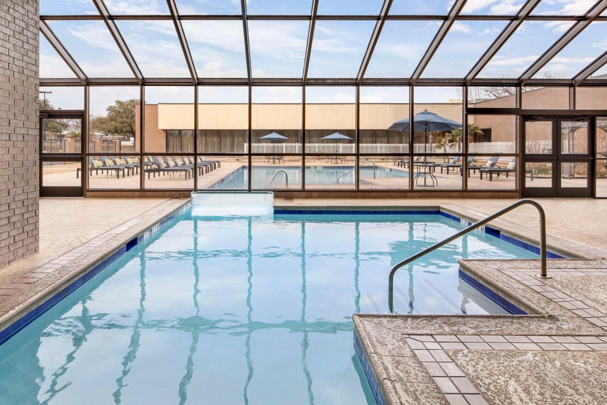 Hilton Arlington Hotel Luaran gambar